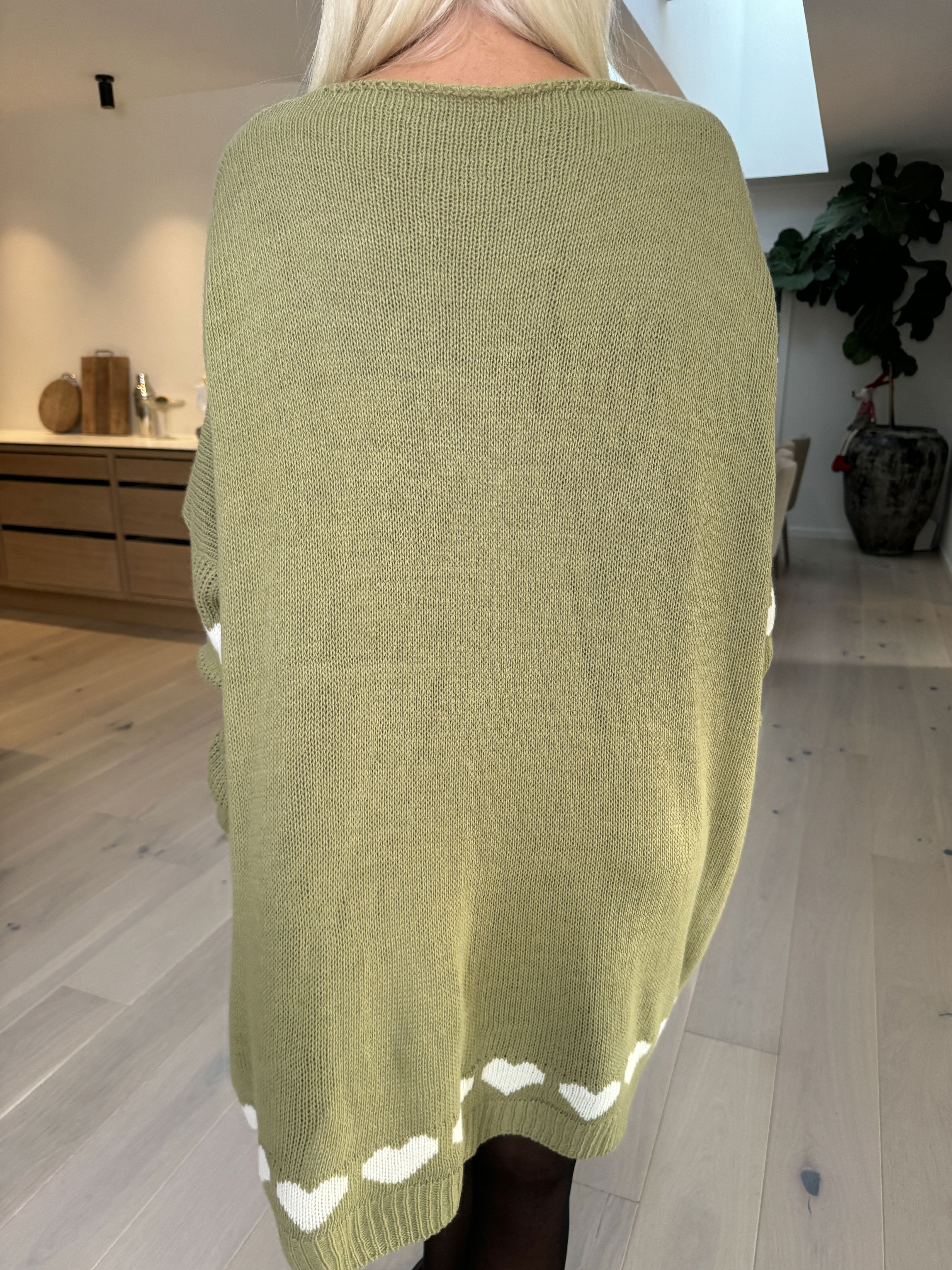 Katerina - Strikkjole med søde hjertedetaljer